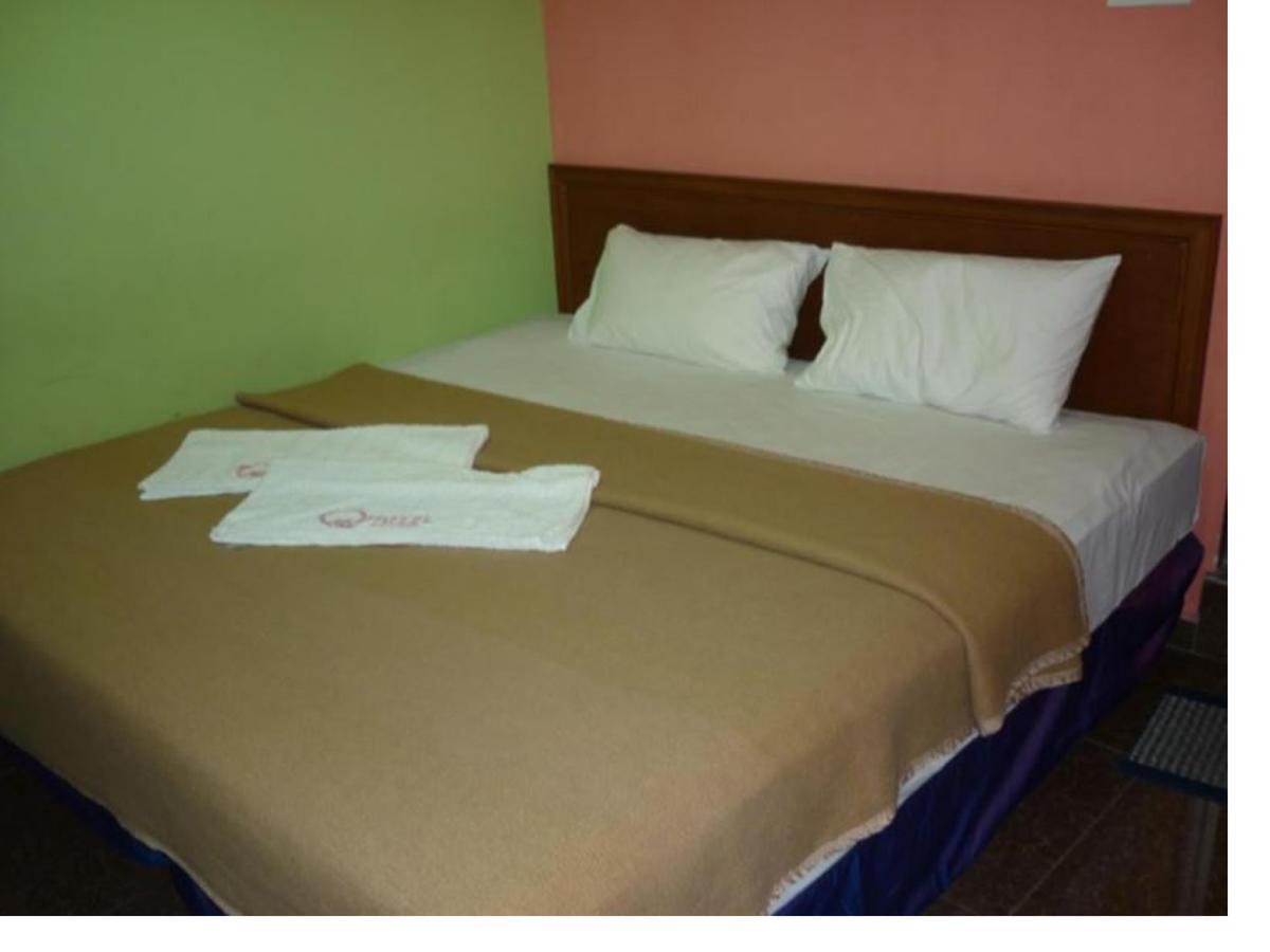 Oyo 1094 Q One Hotel Dengkil - Kuala Lumpur — Photos 2