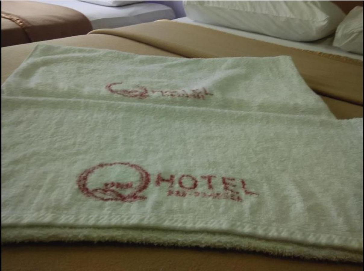 Oyo 1094 Q One Hotel Dengkil - Kuala Lumpur — Photos 1
